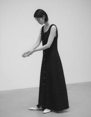 洋服を纏う女性たちの美意識や感情を揺さぶる。BLAMINKが2022 プレフォールコレクションのポップアップストアを日本橋三越にオープン