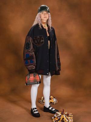 コーチがWINTER 2022 コレクションを発表。アメリカらしさのタイムレスな魅力とゴシックファッションの反骨精神が融合