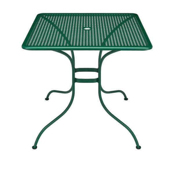 ディオール メゾンがフランス人デザイナー サム・バロンによるアウトドア用のファニチャーコレクションを発表