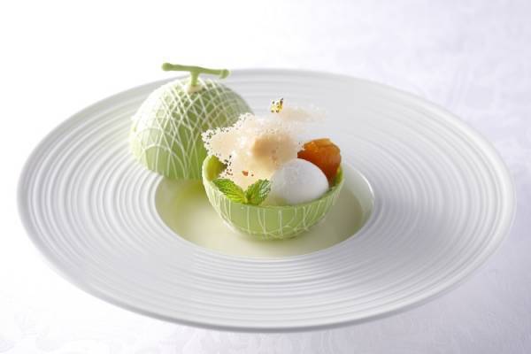 資生堂パーラー 銀座本店サロン・ド・カフェで楽しむ、産地直送のこだわりフルーツを使った夏を感じるフルーツパフェ