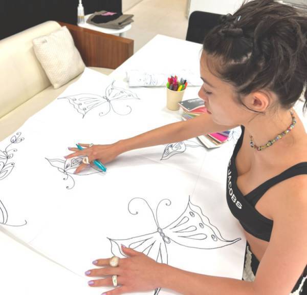 マーク ジェコブスと森星がコラボ! 森星がオリジナルで手掛けたデザインをバンダナ・コレクションとして販売