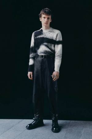 アレキサンダー・マックイーンが伊勢丹新宿店メンズ館でポップアップを開催。2022年秋冬コレクションの最新アイテムを展開