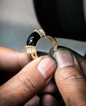 ヴァン クリーフ＆アーペル「ペルレ コレクション」にメゾンを象徴するゴールドビーズの新作が登場