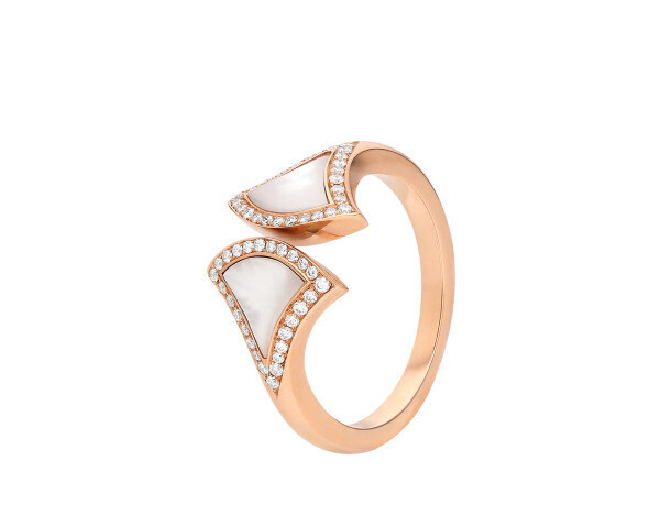 ローマのクリエイティブなヘリテージに深く根ざした扇形のデザイン。ブルガリ ディーヴァ ドリーム コレクション 2022年新作