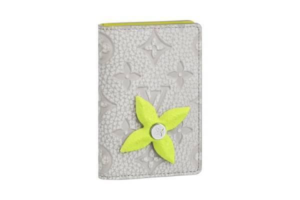 ボルダリングのクライミングホールドがデザインされた、ルイ・ヴィトンのメンズ新作レザーグッズが登場