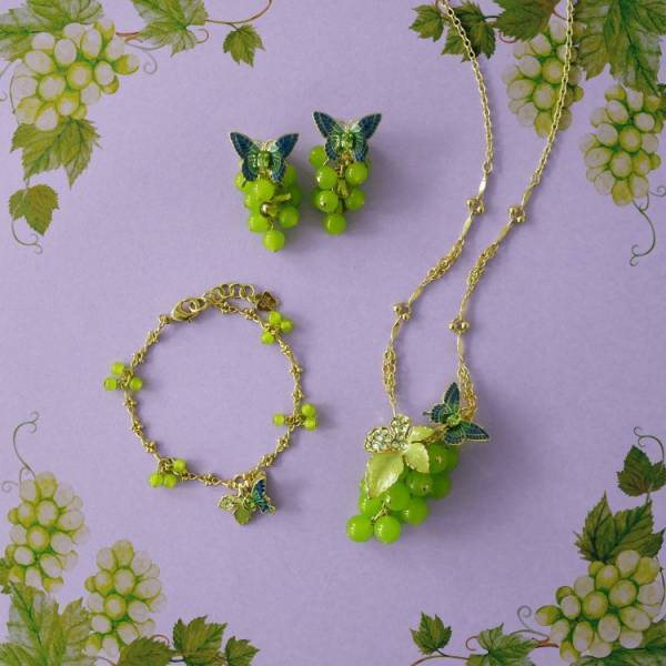 アナ スイからぶどうモチーフのアクセサリーが登場。ヴィンテージコスチュームジュエリーを彷彿とさせるディテール