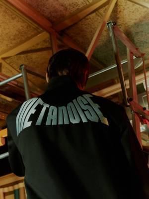 フレッドペリー×ラフ・シモンズのコラボアイテムが登場。Raf Simonsの独自の感性でフレッドペリーのクラシックなアイテムを再解釈