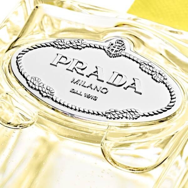 プラダから「イラン」と「バニラ」の香りのフレグランスが登場。ライトでありながら個性的で目新しい香りの体験を提案