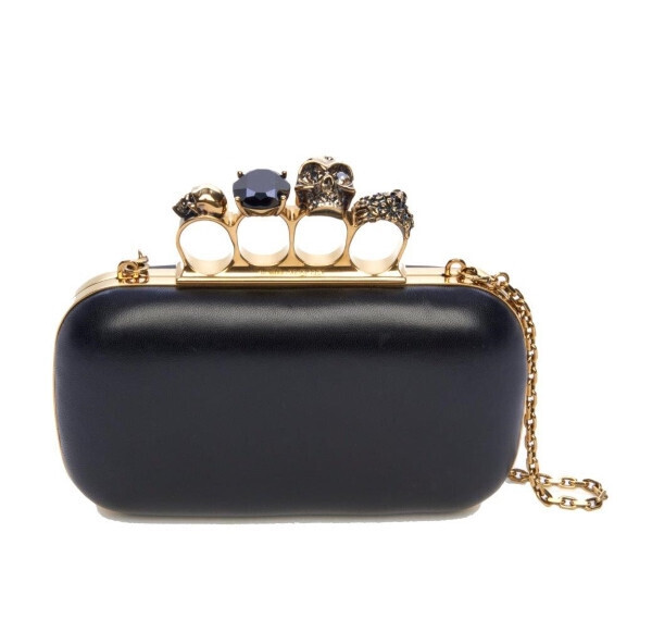 アレキサンダー・マックイーンの「スカル フォーリング クラッチ」に新色が登場