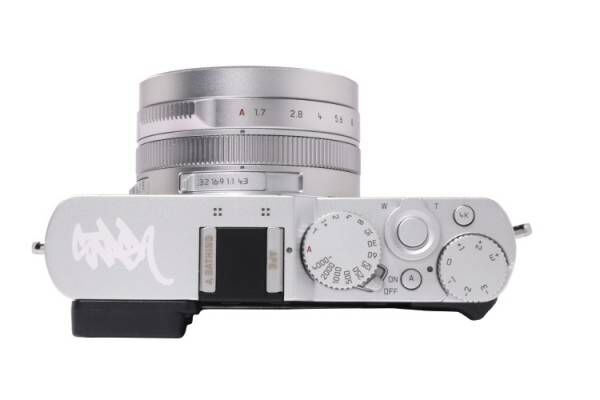 ライカ×ベイプ×STASH、ストリートファッションを具現する特別なコンパクトデジタルカメラが誕生
