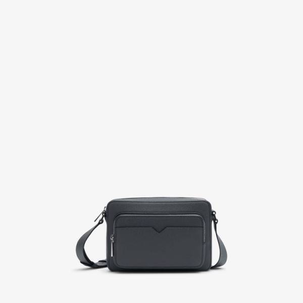 ヴァレクストラがイセタンメンズ1階ザ・ステージでポップアップを開催。メンズ アイテムの新たなラインアップのデビューへと昇華