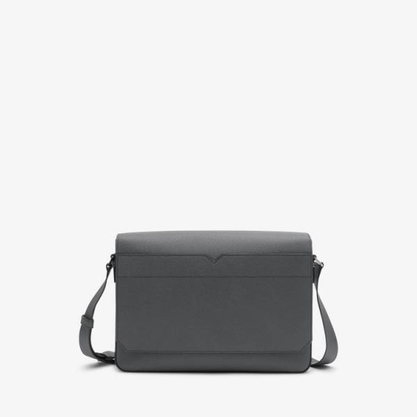 ヴァレクストラがイセタンメンズ1階ザ・ステージでポップアップを開催。メンズ アイテムの新たなラインアップのデビューへと昇華