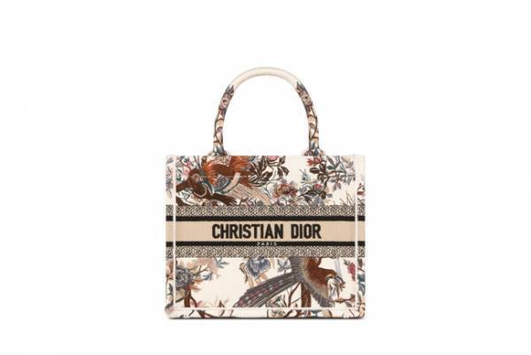 ディオールが誇るサヴォワールフェールとエスプリを象徴する「ディオ―ル ブックトート」バッグ