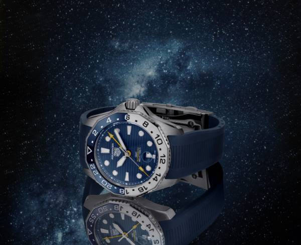 タグ・ホイヤーのアクアレーサー プロフェッショナル300にGMT機能を搭載し、様々なシーンで活躍する新作が登場