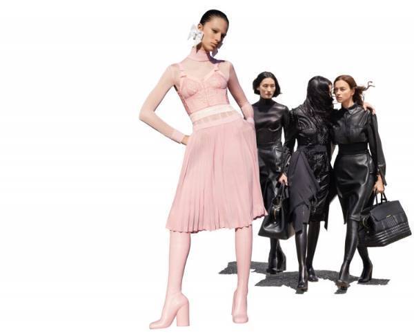 バーバリーが2022年秋冬キャンペーンを発表。バーバリーの異なるコードの大胆なコンビネーションと未来へのフレッシュな提案