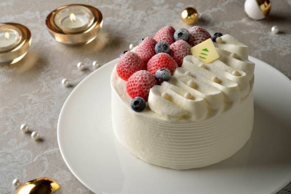 ホテル椿山荘東京のクリスマスケーキ。おうちでのクリスマスパーティーを華やかに演出するミートパイも初登場