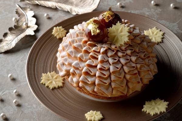 ホテル椿山荘東京のクリスマスケーキ。おうちでのクリスマスパーティーを華やかに演出するミートパイも初登場