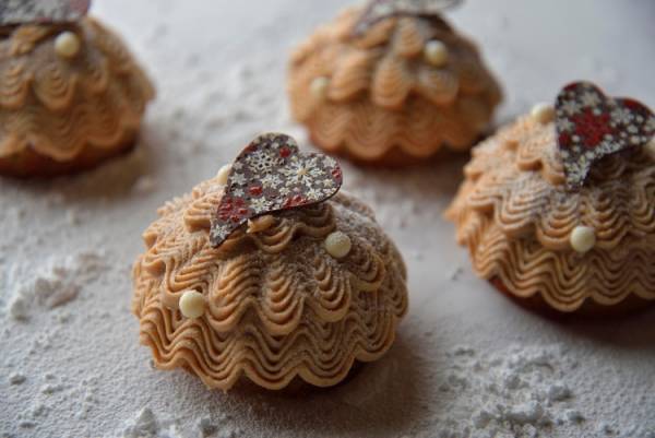 ホテル椿山荘東京のクリスマスケーキ。おうちでのクリスマスパーティーを華やかに演出するミートパイも初登場