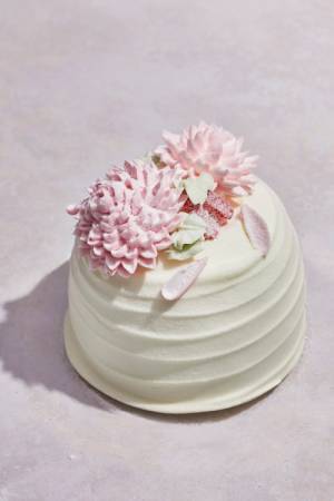 日本橋高島屋に可愛らしいスイーツが人気の「アトリエ アニバーサリー」がオープン。日比谷花壇とコラボした限定ケーキも登場