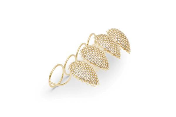 レースの軽やかさとレンジビーズやラインストーンの繊細さが融合したディオール「D-ルネサンス」ジュエリー