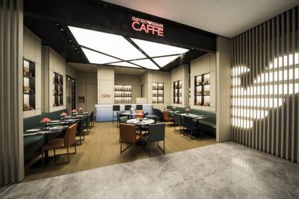 エンポリオ アルマーニ カフェの「季節のパフェ」、9月は『巨峰とカシスのパフェ』