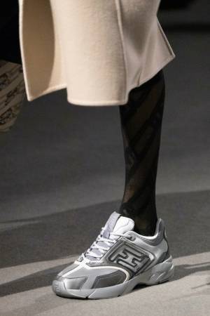 フェンディがスタイルを高める新しいスニーカー「フェンディ ファスター」を発売。ヘリテージとモダニティを見事に融合