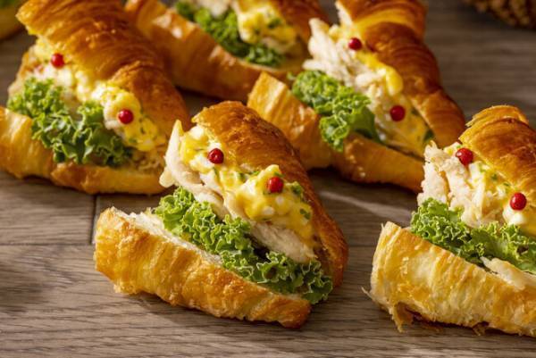 コンラッド東京でエレガントなタータンチェックがいっぱいのホリデーシーズンにぴったりなスイーツビュッフェを開催