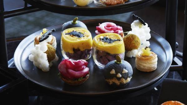 マスカレードをテーマにした、アマン東京の秋の味覚を楽しむ ハロウィンアフタヌーンティー