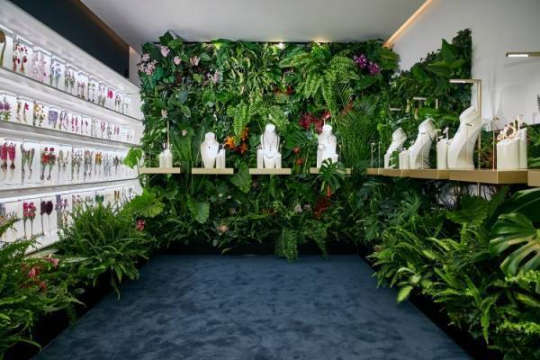 ティファニーの新作ハイジュエリーコレクション「ブルーブック」が日本でお披露目。BLACKPINKのロゼや三吉彩花が華麗に纏って登場