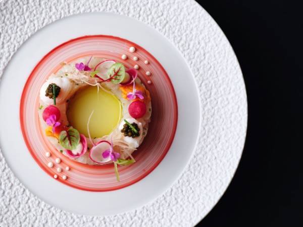 鷹峯の壮美な自然に包まれたROKU KYOTOのクリスマスケーキ&クリスマス限定コース