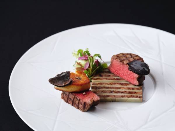 鷹峯の壮美な自然に包まれたROKU KYOTOのクリスマスケーキ&クリスマス限定コース