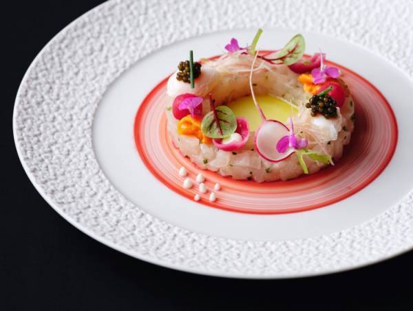 鷹峯の壮美な自然に包まれたROKU KYOTOのクリスマスケーキ&クリスマス限定コース