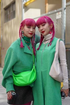 デニムスカートやカーゴパンツがリバイバル! 2023年春夏NYFWのオフランウェイスナップ【From cities 世界の都市に憧れて Vol.35】