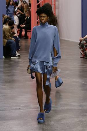 【ルック】フェンディが2023年春夏 ウィメンズ コレクションを発表