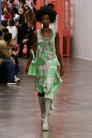 【ルック】フェンディが2023年春夏 ウィメンズ コレクションを発表