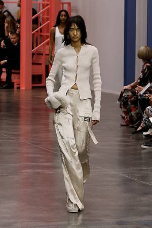 【ルック】フェンディが2023年春夏 ウィメンズ コレクションを発表