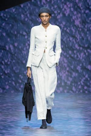 【ルック】エンポリオ アルマーニがミラノで2023年春夏 ウィメンズショーを開催