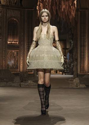 【ルック】ディオールが2023春夏 ウィメンズ コレクションを発表