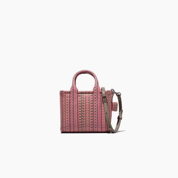 こだわりのレザー素材にエンボスでモノグラムを表現。マーク ジェイコブス「THE MONOGRAM COLLECTION」秋の新作