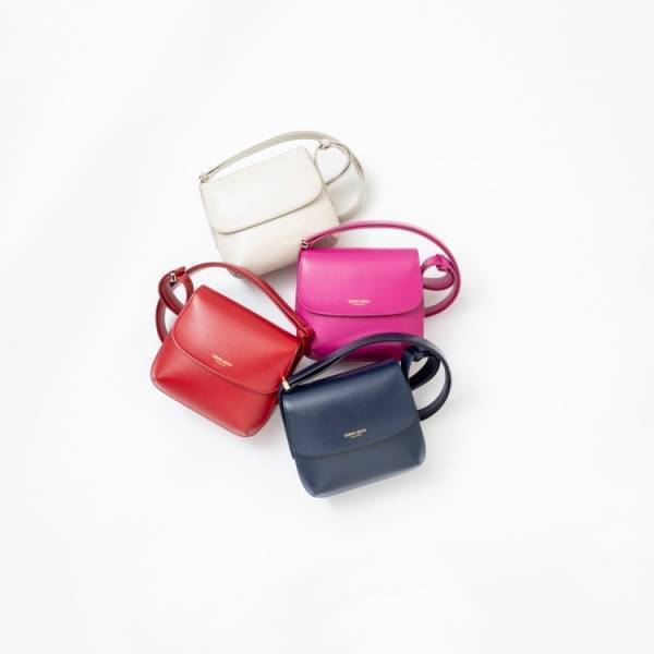 ジョルジオ アルマーニのアイコンバッグを紹介するワールドツアー「GIORGIO ARMANI la Prima」が新宿伊勢丹に上陸