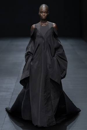 【ルック】ヴァレンティノが2023年春夏コレクション「アンボクシング ヴァレンティノ」を発表