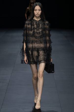 【ルック】ヴァレンティノが2023年春夏コレクション「アンボクシング ヴァレンティノ」を発表