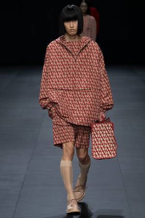 【ルック】ヴァレンティノが2023年春夏コレクション「アンボクシング ヴァレンティノ」を発表