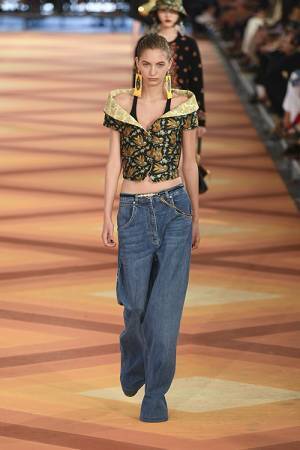 【ルック】エトロが2023年春夏 ウイメンズコレクションを発表