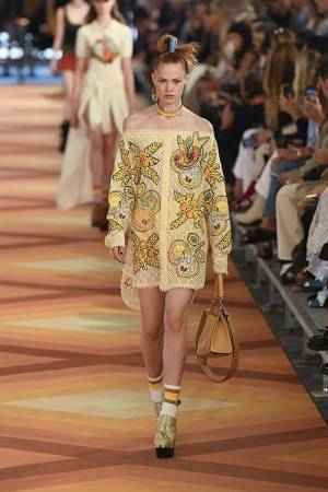 【ルック】エトロが2023年春夏 ウイメンズコレクションを発表