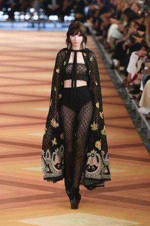 【ルック】エトロが2023年春夏 ウイメンズコレクションを発表