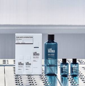 メンズ スキンケア〈ラボ シリーズ〉がグローバルアンバサダーに俳優のグレン・パウエルを迎え、ホリデーキャンペーンをスタート