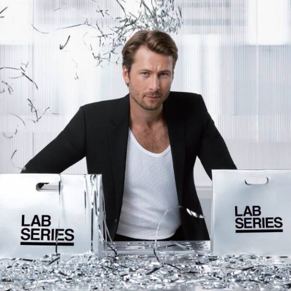 メンズ スキンケア〈ラボ シリーズ〉がグローバルアンバサダーに俳優のグレン・パウエルを迎え、ホリデーキャンペーンをスタート