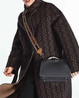 アイコニックなステッチが際立つ、フェンディの新作「ピーカブー カプセルコレクション」が登場