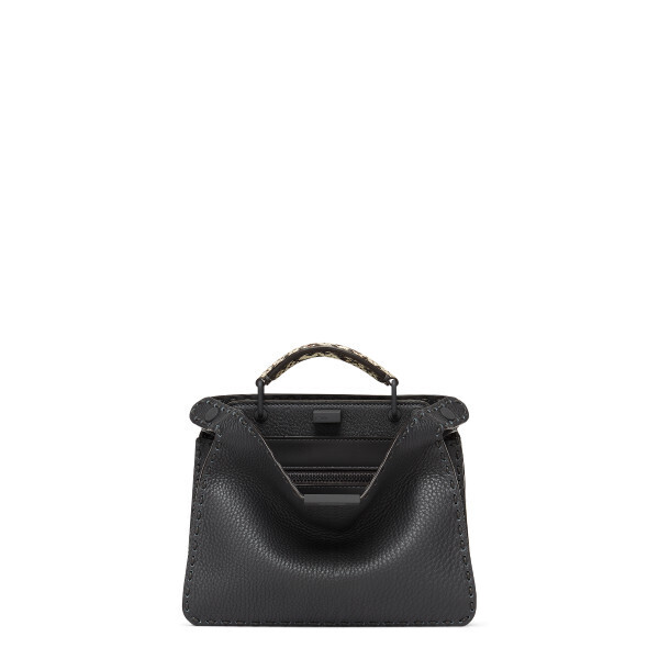 アイコニックなステッチが際立つ、フェンディの新作「ピーカブー カプセルコレクション」が登場